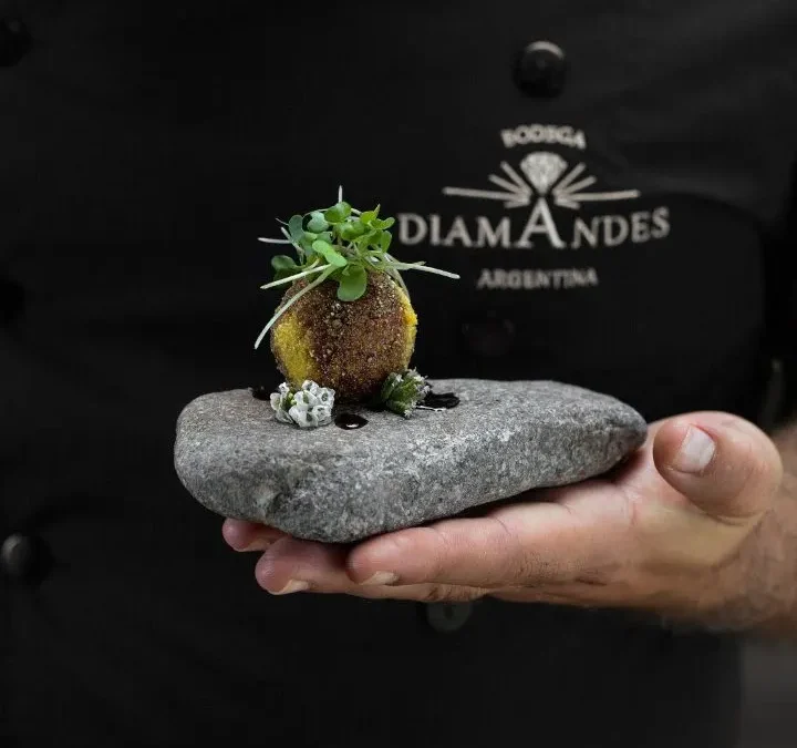 Diam’s Bistrot & Bar à Vin en Bodega DiamAndes – Almuerzos by Santiago Orozco Russo. 